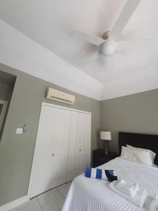 Вилла Townhouse By The Bay, Little Bay Country Club ,Negril Ориндж-Бей Экстерьер фото