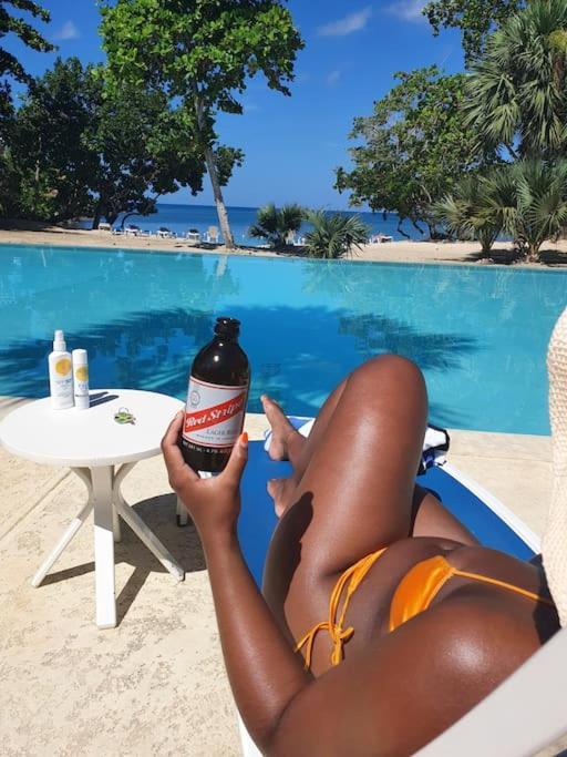 Вилла Townhouse By The Bay, Little Bay Country Club ,Negril Ориндж-Бей Экстерьер фото