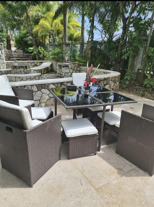 Вилла Townhouse By The Bay, Little Bay Country Club ,Negril Ориндж-Бей Экстерьер фото